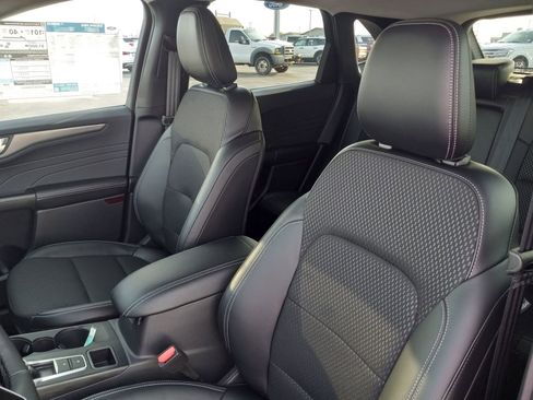 Used 2025 Ford Escape SE image 11