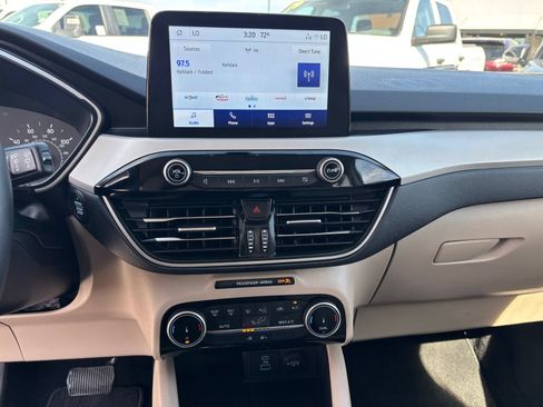 Used 2022 Ford Escape SE w/ Convenience Package FWD image 17
