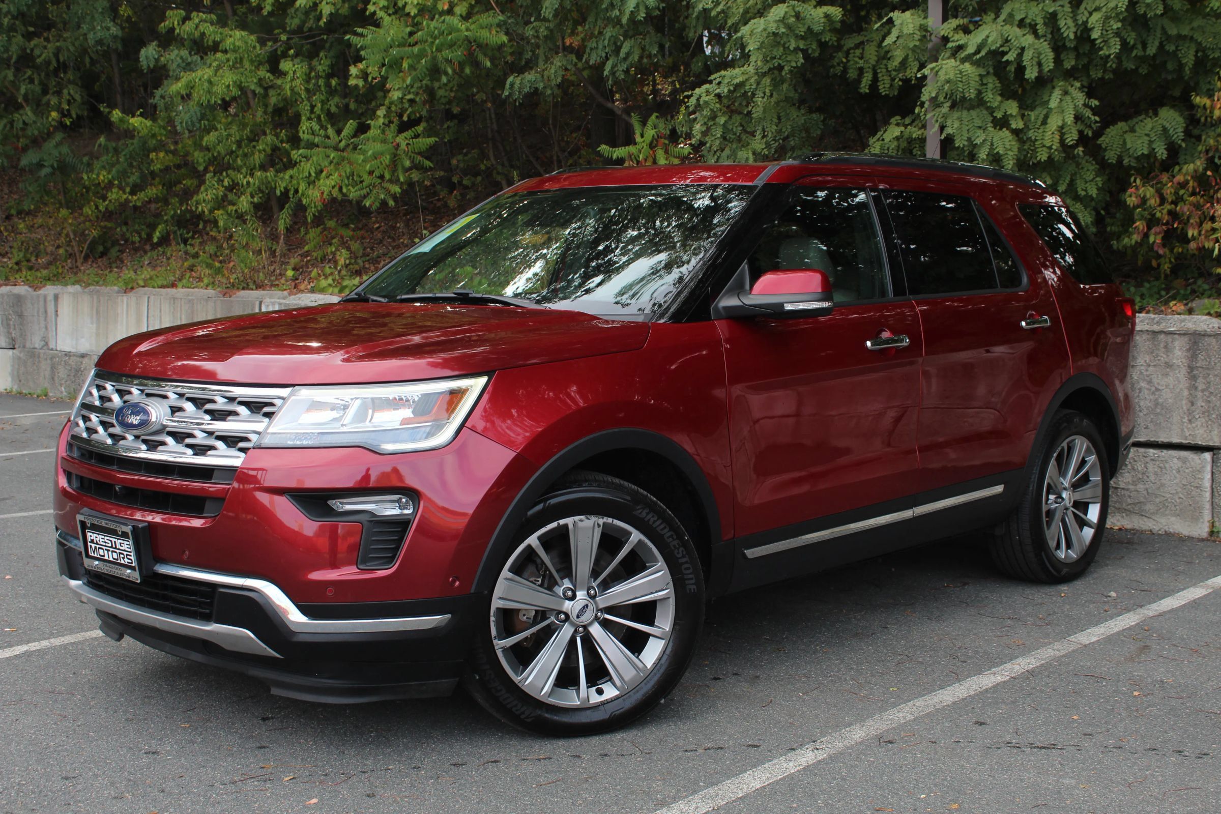 Used 2018 Ford Explorer Limited w/ Equipment Group 301A AWD/4WD image 2