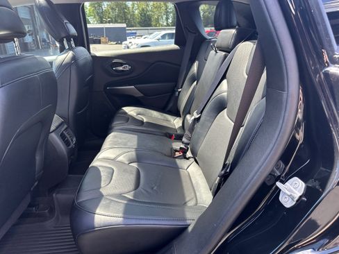Used 2022 Jeep Cherokee Latitude Lux w/ Sun & Sound Group AWD/4WD image 10