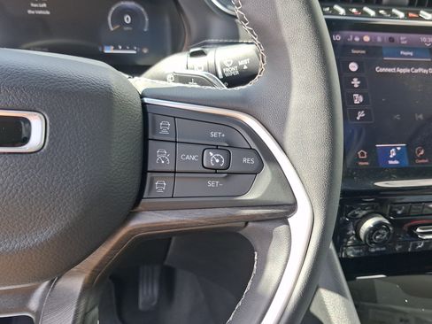Used 2024 Jeep Grand Cherokee L Limited w/ Black Appearance Package AWD/4WD image 19