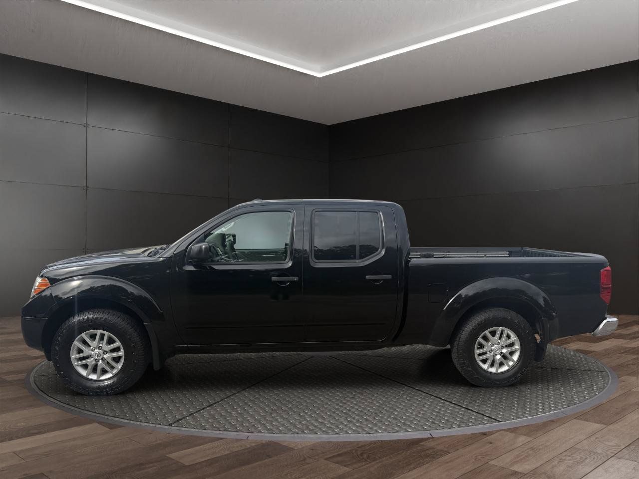 Used 2017 Nissan Frontier SV w/ SV Value Truck Package AWD/4WD image 5