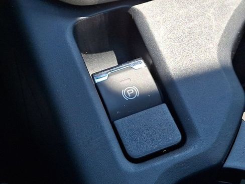 Certified 2025 Subaru Forester Premium AWD/4WD image 25