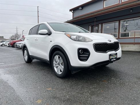 Used 2017 Kia Sportage LX image 5