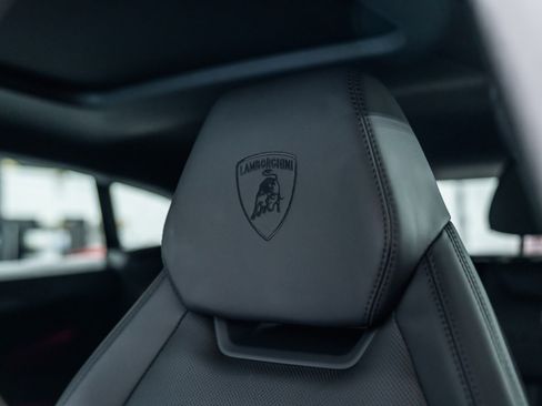 Used 2024 Lamborghini Urus Performante AWD/4WD image 19
