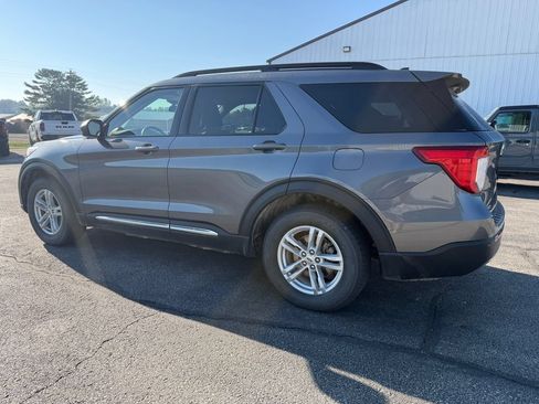 Used 2022 Ford Explorer XLT w/ Equipment Group 202A AWD/4WD image 4