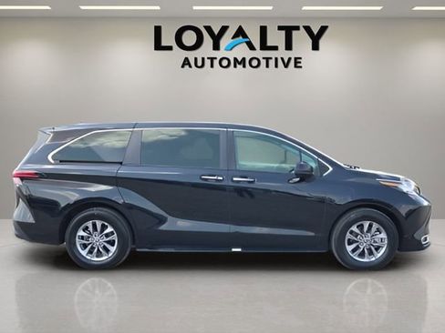 Used 2022 Toyota Sienna XLE FWD image 6
