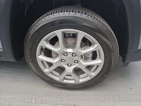 Used 2022 Jeep Compass Latitude AWD/4WD image 10