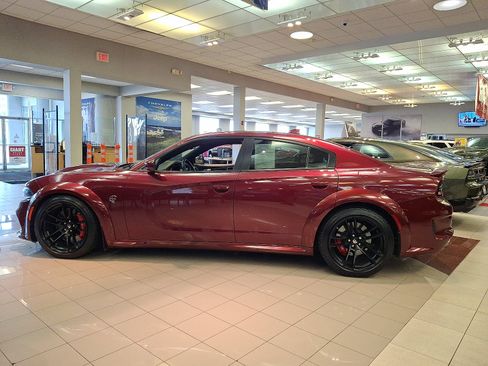 Used 2020 Dodge Charger SRT Hellcat w/ Harman/Kardon Audio Group RWD image 4