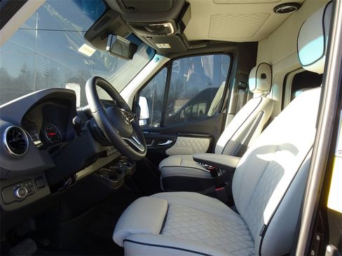 Used 2023 Mercedes-Benz Sprinter 3500 image 12