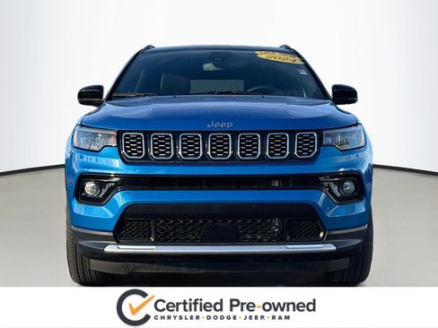 Used 2025 Jeep Compass Limited image 17
