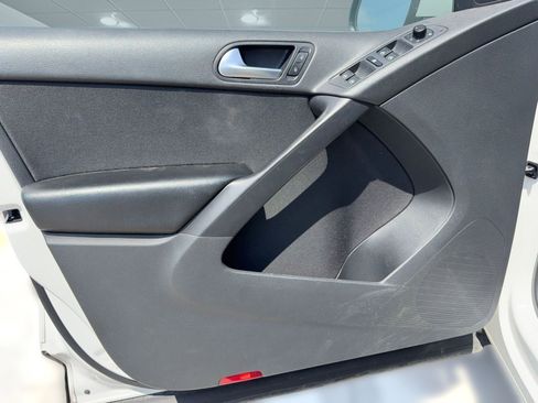 Used 2013 Volkswagen Tiguan S FWD image 12