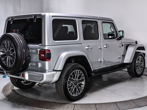 Used 2023 Jeep Wrangler Unlimited Sahara AWD/4WD image 6