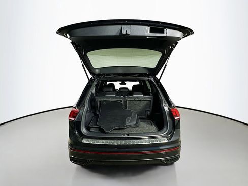 Used 2023 Volkswagen Tiguan SE R-Line image 33