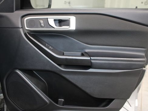 Used 2020 Ford Explorer XLT w/ Comfort Package RWD image 37