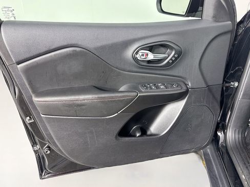 Used 2022 Jeep Cherokee Trailhawk w/ Premium Leather Package image 16