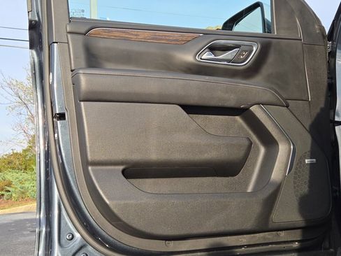 Used 2021 Chevrolet Tahoe Premier w/ Premium Package image 19