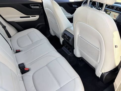 Used 2020 Jaguar F-PACE Prestige AWD/4WD image 23