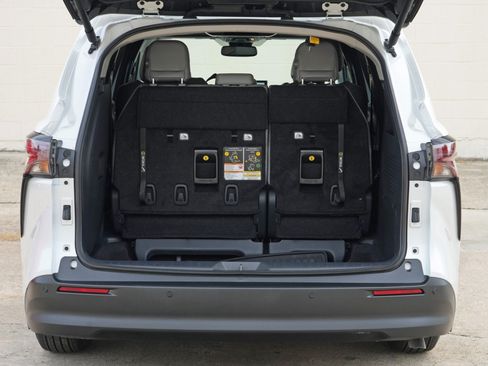Used 2026 Toyota Sienna XLE FWD image 10