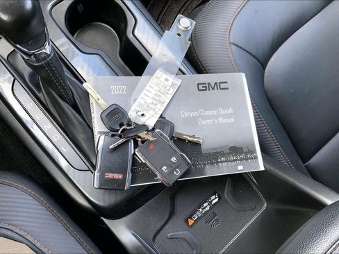 Used 2022 GMC Canyon AT4 w/ Trailering Package AWD/4WD image 12