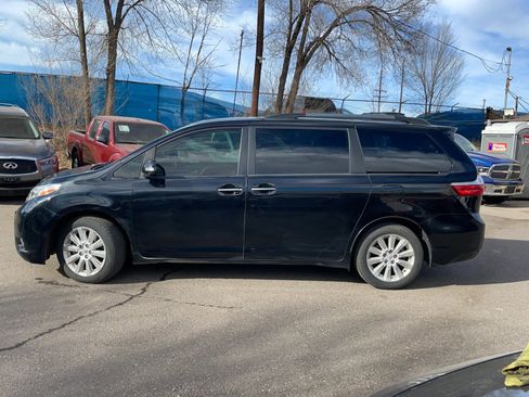 Used 2015 Toyota Sienna Limited image 3