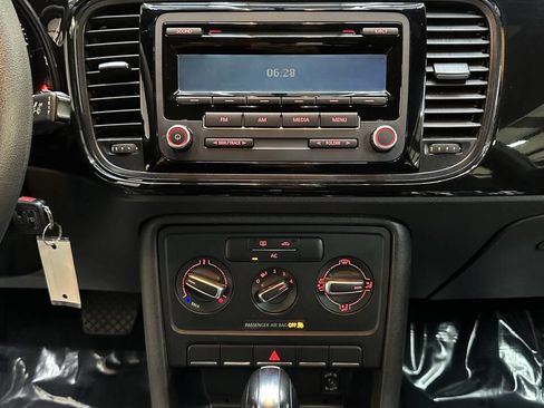 Used 2012 Volkswagen Beetle 2.5 image 23