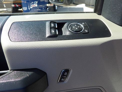 Used 2022 Ford F550 4x4 Regular Cab Super Duty image 27