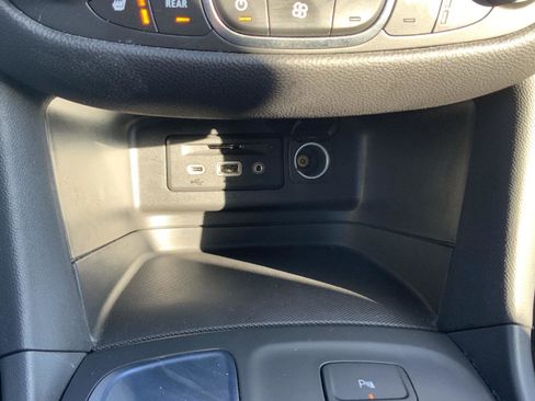 Used 2024 Chevrolet Equinox LT image 50