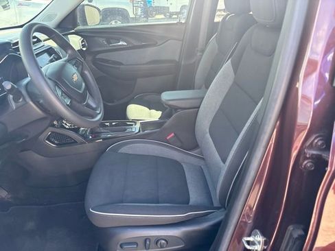 Used 2023 Chevrolet TrailBlazer LT w/ Convenience Package FWD image 9