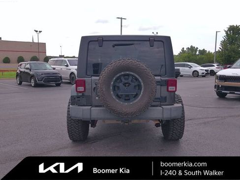 Used 2018 Jeep Wrangler Unlimited Sahara AWD/4WD image 4