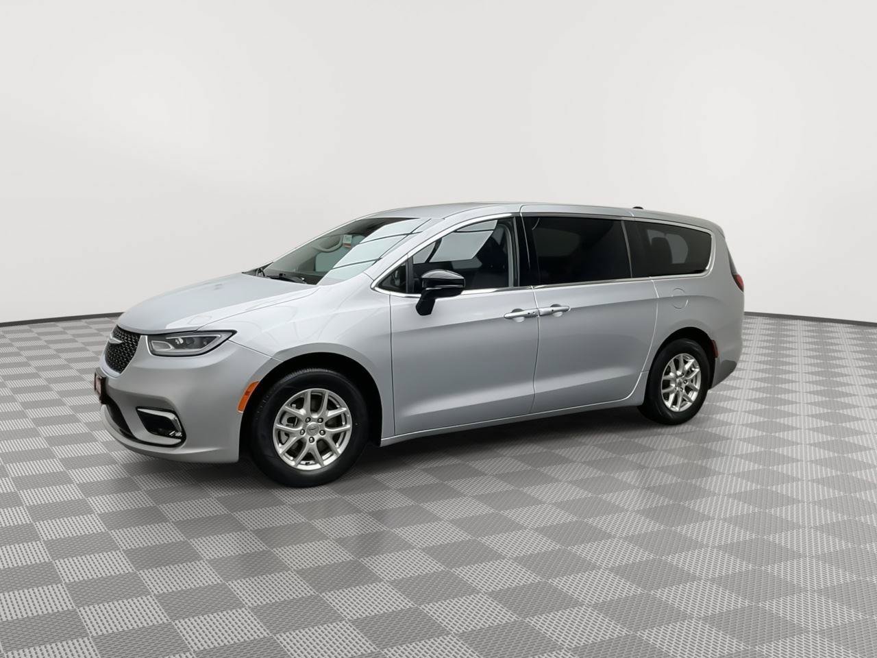 Used 2024 Chrysler Pacifica Touring-L FWD image 34