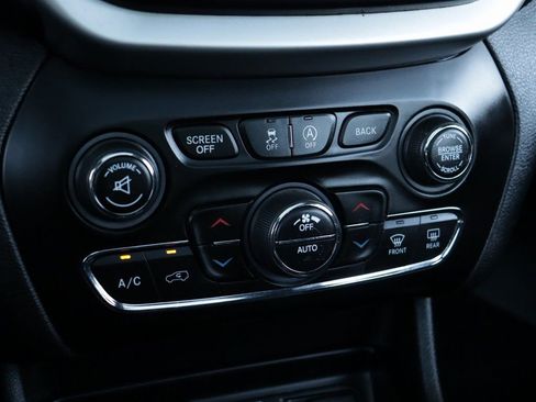 Used 2018 Jeep Cherokee Trailhawk w/ Comfort/Convenience Group image 20