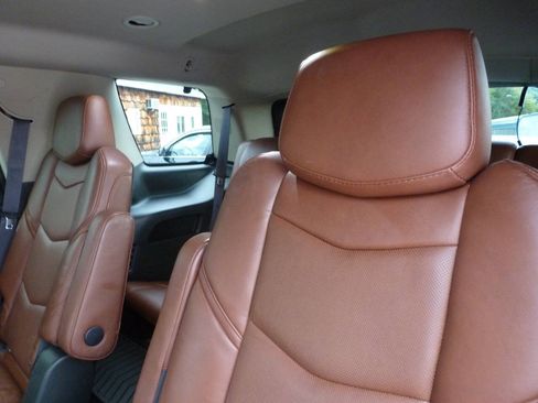 Used 2016 Cadillac Escalade Premium AWD/4WD image 39