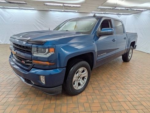 Used 2018 Chevrolet Silverado 1500 LT w/ All Star Edition image 3