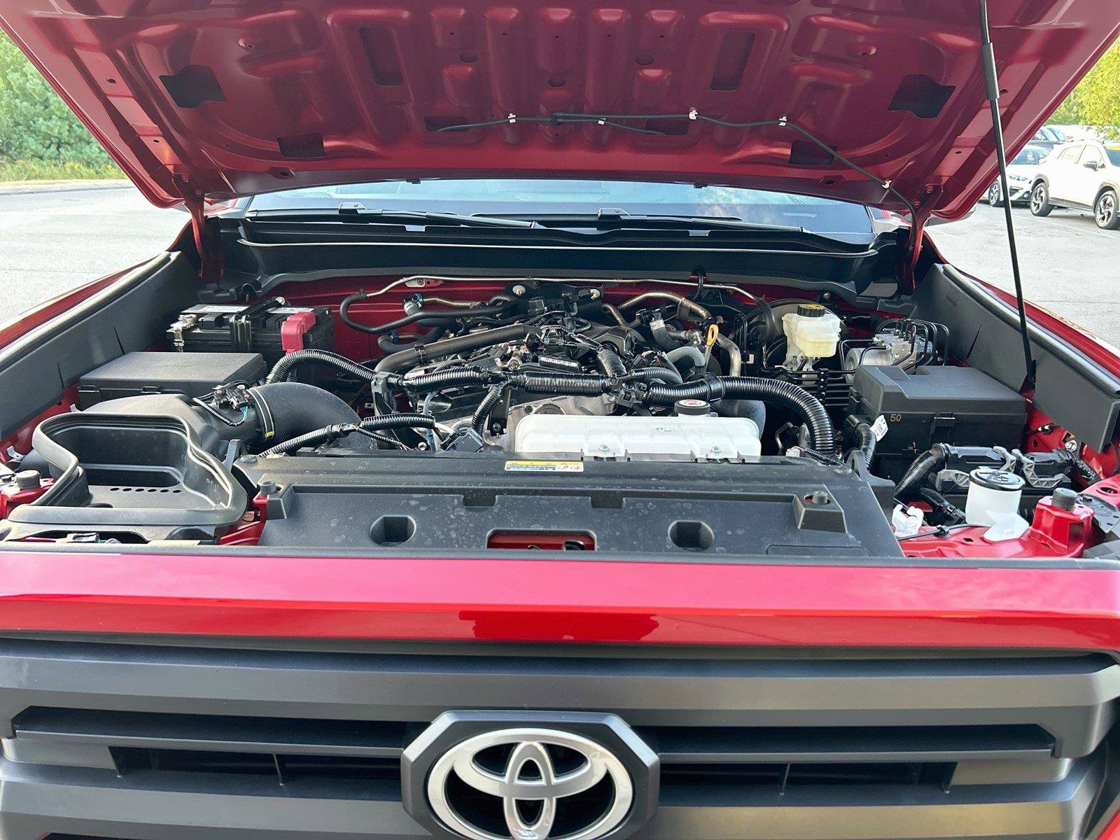 Used 2025 Toyota Tacoma SR5 AWD/4WD image 10