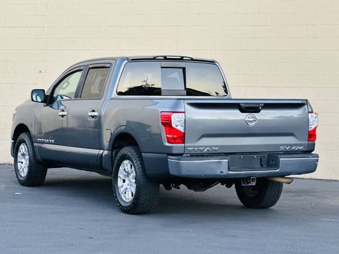 Used 2019 Nissan Titan SV AWD/4WD image 9