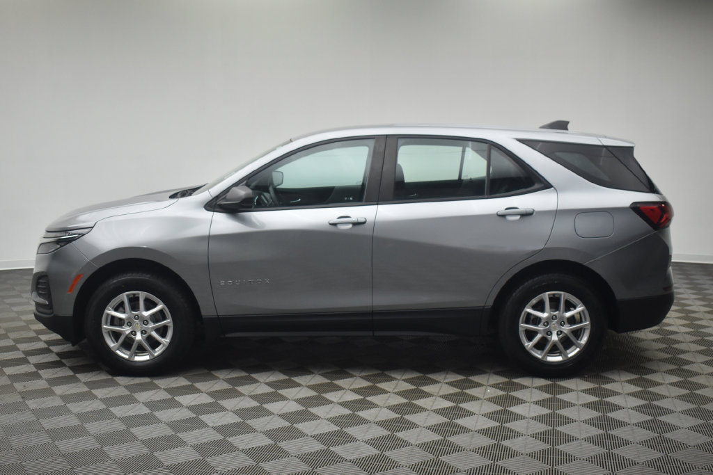 Used 2023 Chevrolet Equinox LS w/ Driver Confidence II Package AWD/4WD image 9