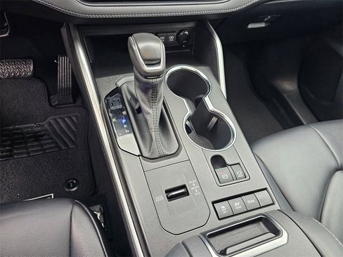 Used 2021 Toyota Highlander XLE image 32