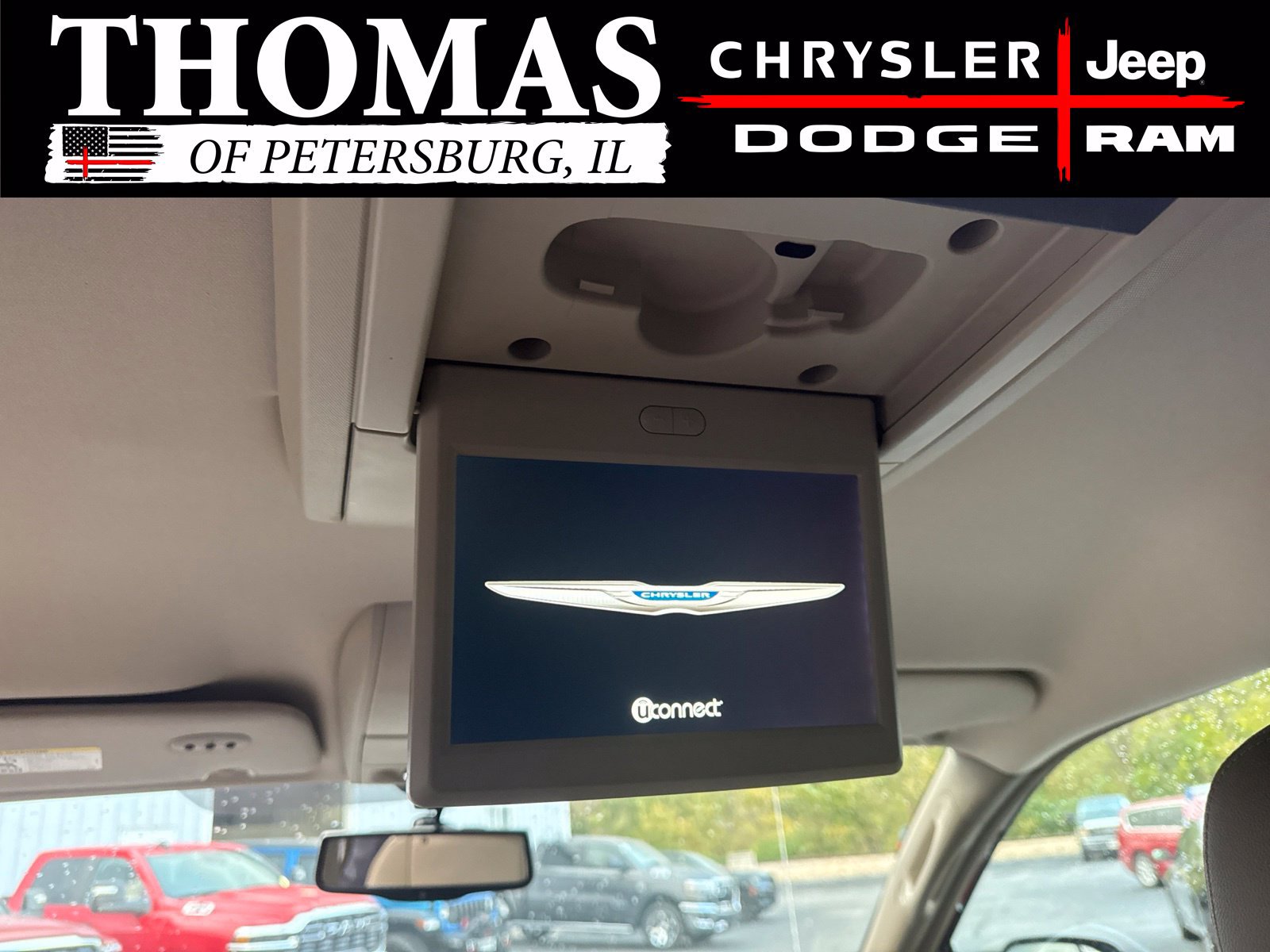 Used 2013 Chrysler Town & Country Touring-L FWD image 25