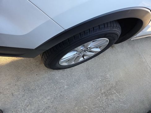 Used 2018 Ford Explorer XLT w/ Equipment Group 201A image 11