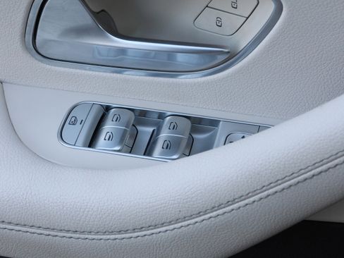 Used 2022 Mercedes-Benz GLS 450 4MATIC image 15