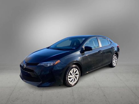 Used 2018 Toyota Corolla LE image 7