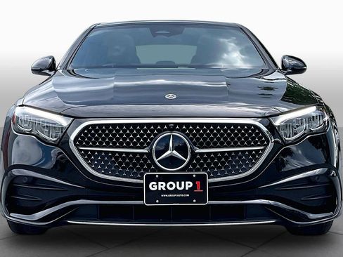 Used 2025 Mercedes-Benz E 350 4MATIC Sedan image 3