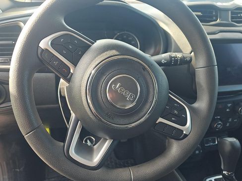 Used 2023 Jeep Renegade Latitude AWD/4WD image 3