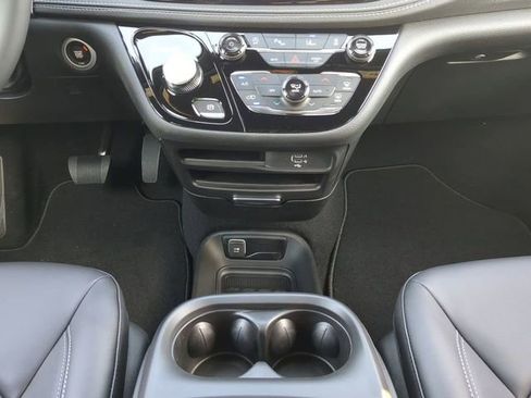 New 2026 Chrysler Pacifica Select image 23