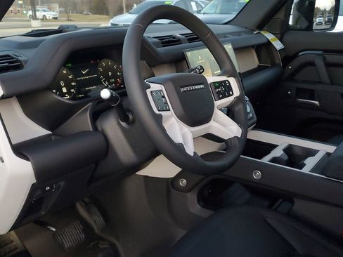 Used 2026 Land Rover Defender 110 X-Dynamic SE image 9