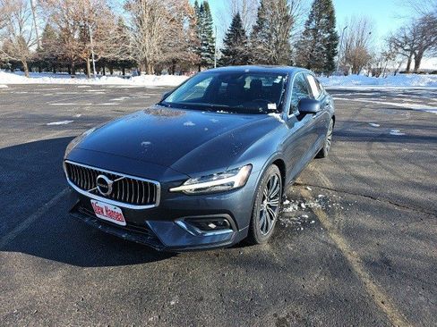 Used 2019 Volvo S60 T5 Inscription image 2