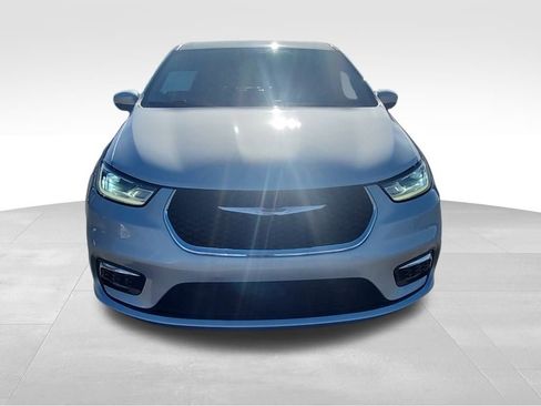 Certified 2023 Chrysler Pacifica Touring-L image 16