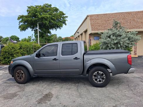 Used 2018 Nissan Frontier SV RWD image 9