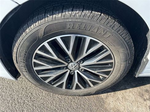 Used 2019 Volkswagen Jetta SE image 12